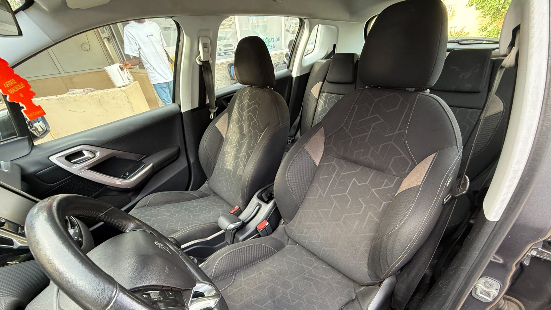 
								Peugeot 2008 2016 full									
