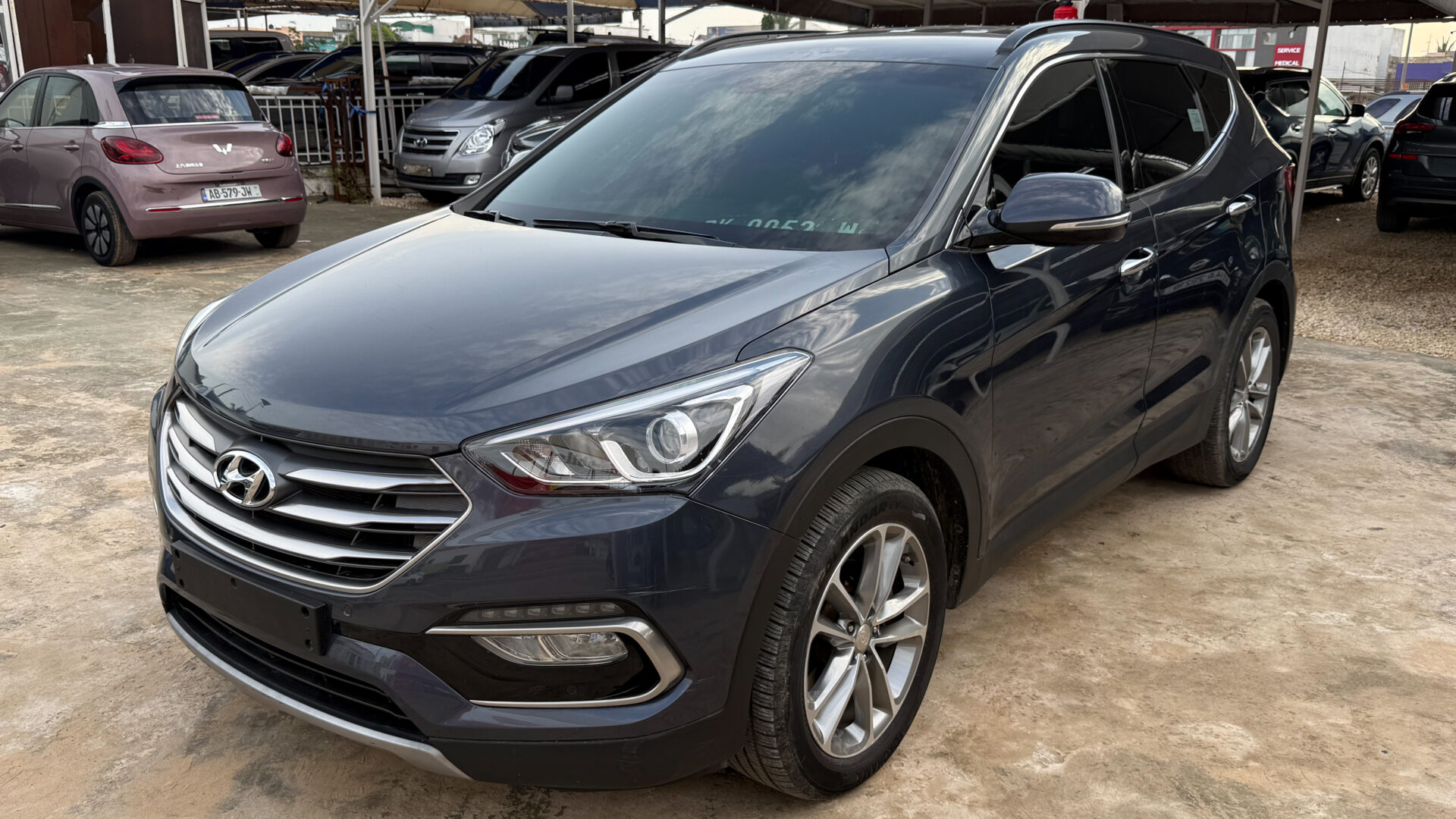 
								Hyundai SantaFe 2017 full									