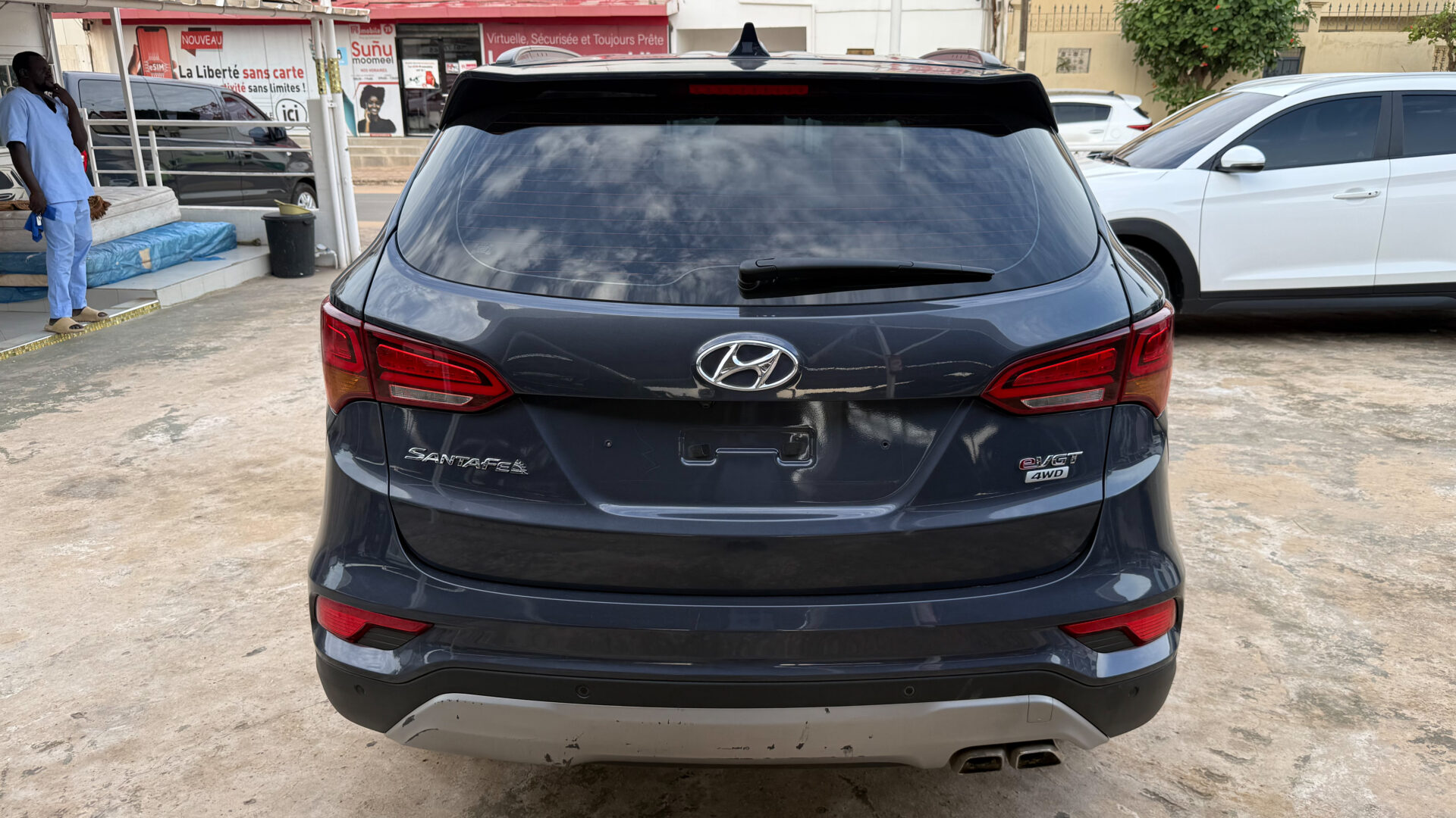 
								Hyundai SantaFe 2017 full									
