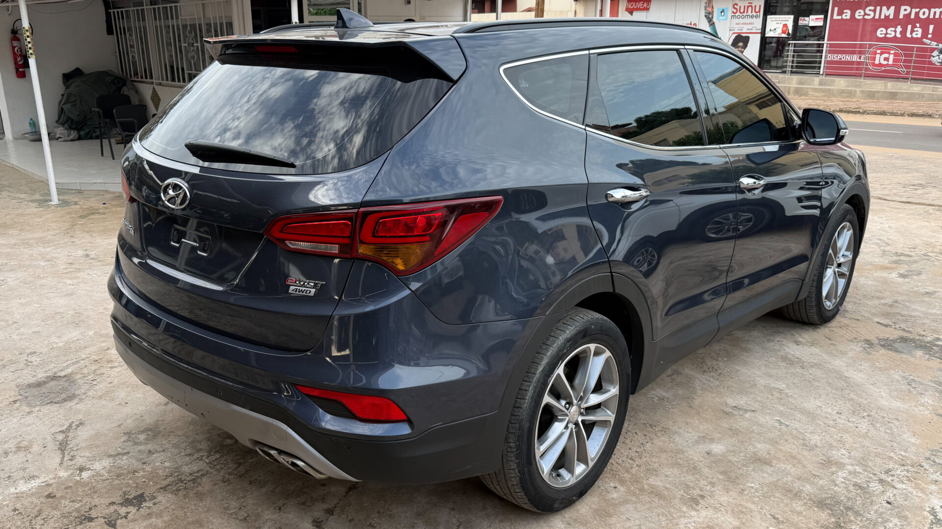 
								Hyundai SantaFe 2017 full									
