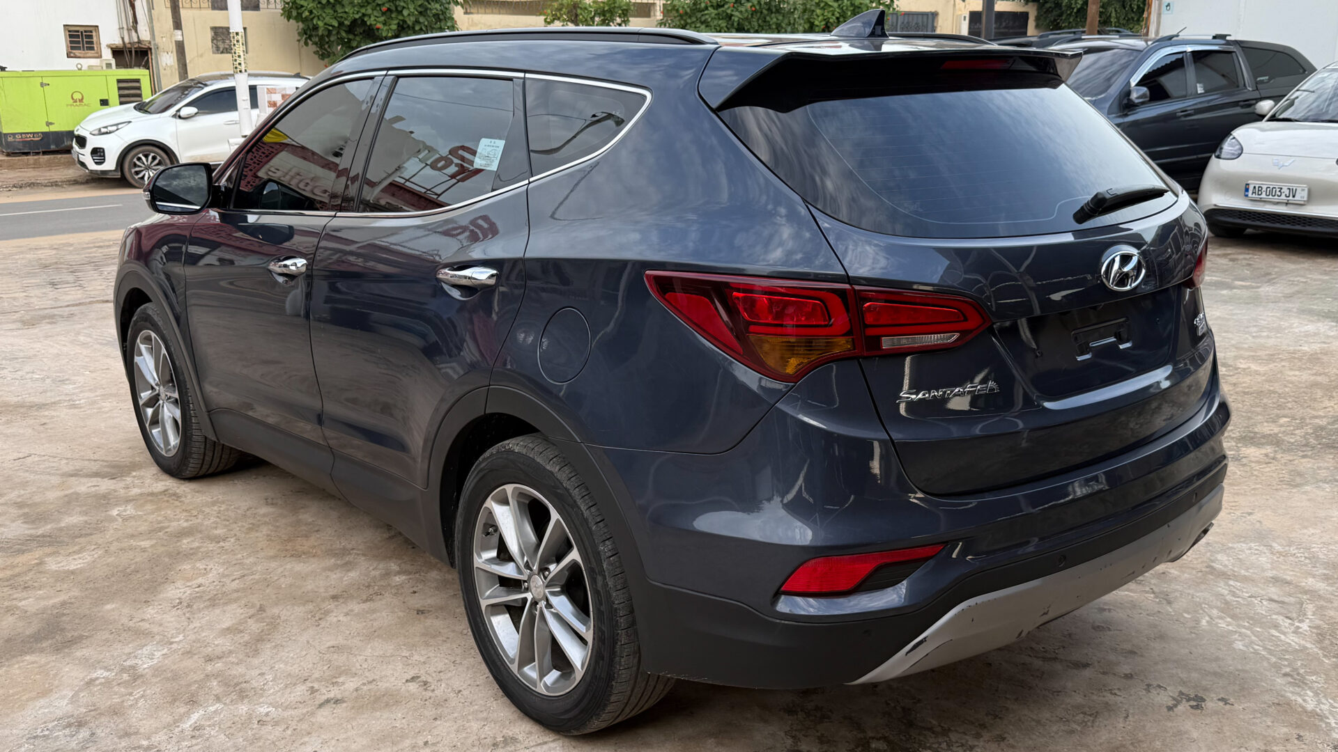 
								Hyundai SantaFe 2017 full									